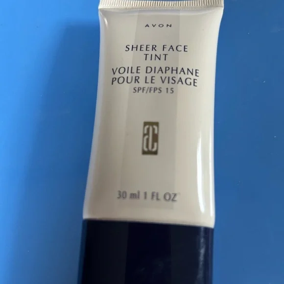 Avon Sheer Face Tint. Light. SPF 15