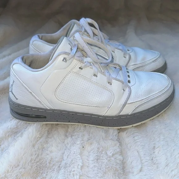 Jordan Classic Low Color White – Cement Size 7.5