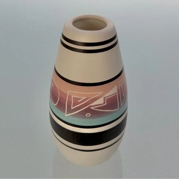 Southwestern Native American Navajo Artisan Signed Small Pottery Vase