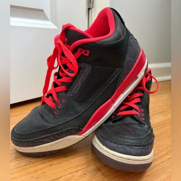 Nike Men’s Air Jordan 3 Retro Crimson sneakers
