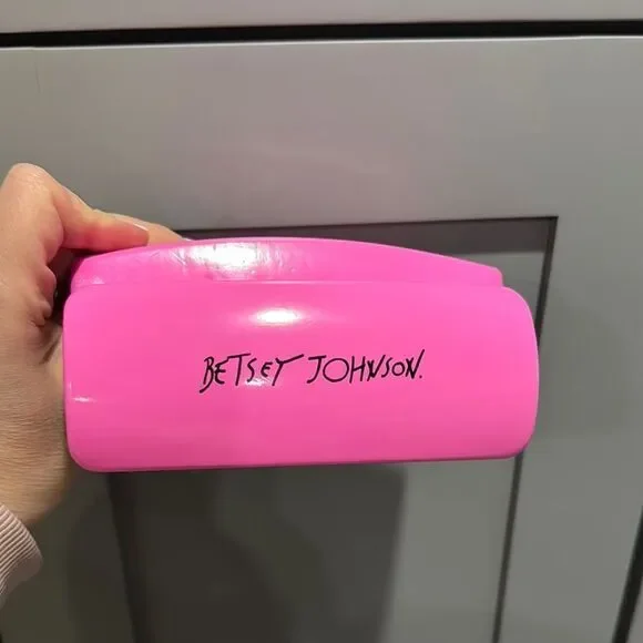 🎉Last Deal🎉Betsey Johnson Pink sunglass holder Case