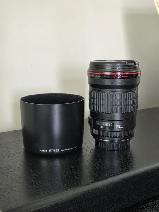 Canon 135mm f/2L USM Telephoto Lens in Black with Red Ring