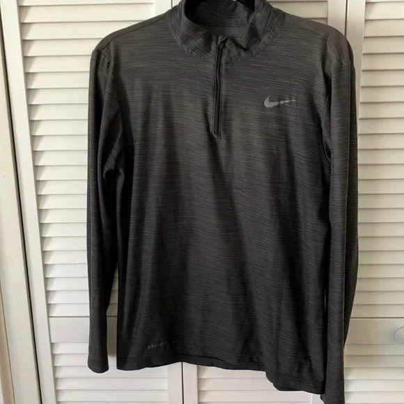 Nike Black and Gray‎ Long Sleeve Light Pullover Jacket size Small Men’s Dri-Fit