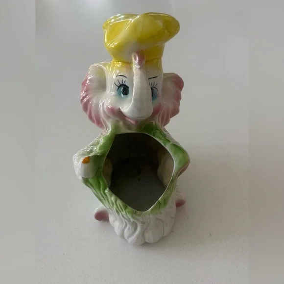 Vtg 1960s kitsch Ceramic Anthropomorphic Baby Chef‎ Elephant Planter Yellow 8.5”