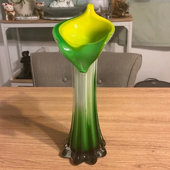 MCM 1970s Swung Murano green and yellow Cala Lily vase