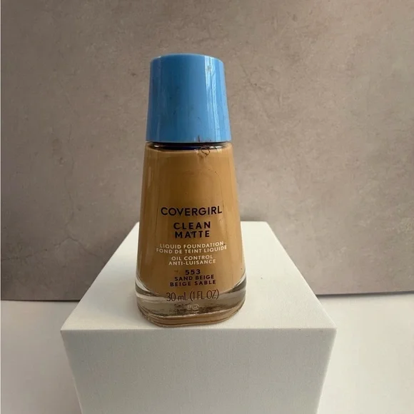 💚4/$10 Covergirl Clean Matte Liquid Foundation - Sand Beige