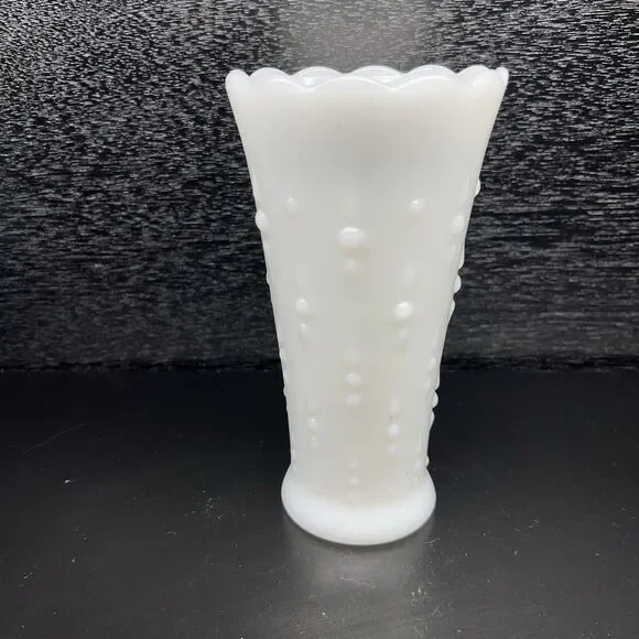 Vintage Anchor Hocking Teardrop & Pearl Scalloped Milk Glass Flower Vase 7