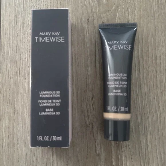 NIB Mary Kay TimeWise Luminous 3D Foundation Beige C 130