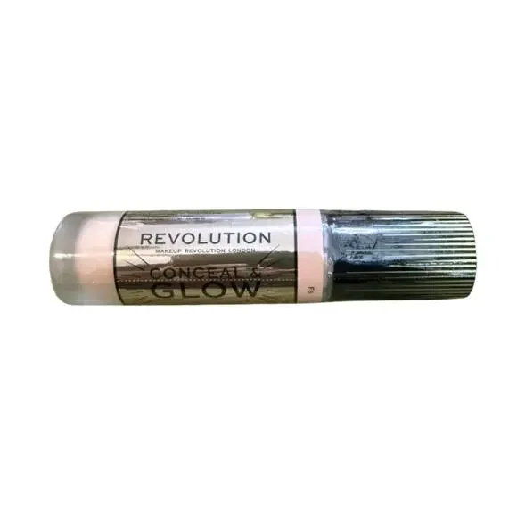 Makeup Revolution Conceal & Glow Foundation – F6 💡 | 0.8 oz | New & Sealed ✨