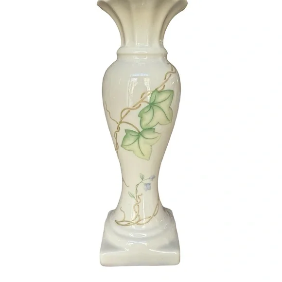 NWT Belleek 7” Classic Ivy Pattern Vase