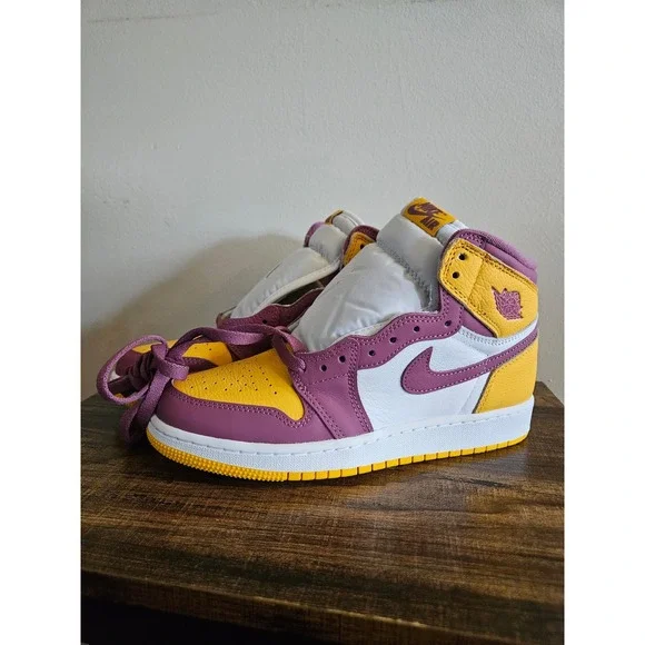 Nike Air Jordan 1 Retro High OG Brotherhood 575441-706 GS Size‎ 7/ Womens 8.5