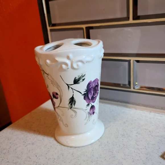 Floral White and Purple Toothbrush Holder