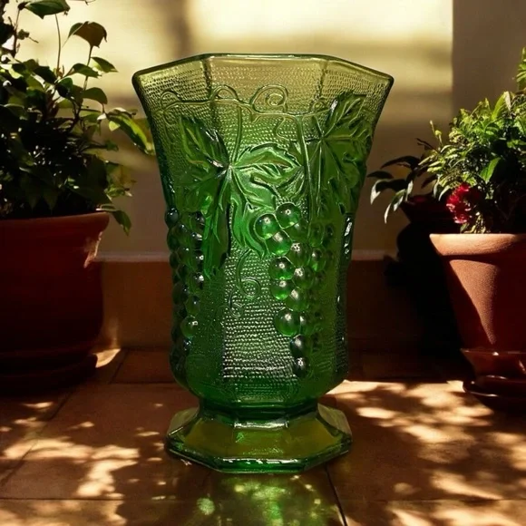 Vintage Anchor Hocking Emerald Green Harvest Grape Pedestal Vase 6.25