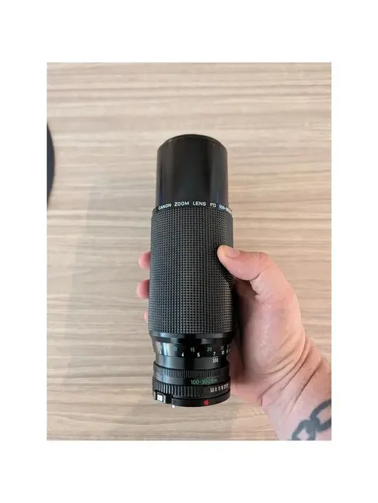 Canon FD 100-300mm f/5.6 Zoom Lens for AE-1 A-1 F-1 - Sharp Telephoto