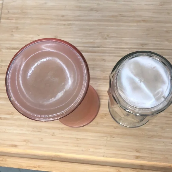 BUNDLE OF 2 GLASS VASES