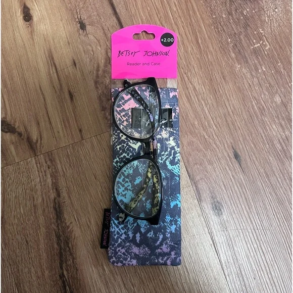 Betsy Johnson readers, 2.00, NWT