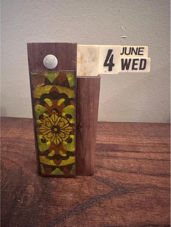 Vintage Retro Compact Perpetual Wooden Desk Calendar