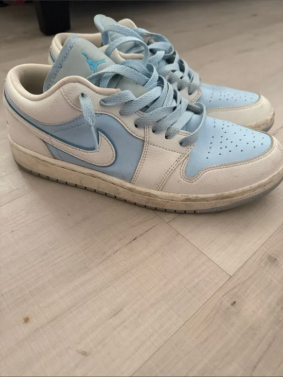 Jordan 1 low top baby blue