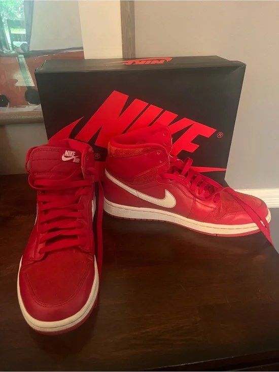 2014 Nike Air Jordan 1 Retro High OG Gym Red - Size 10.5 (Euro Exclusive)