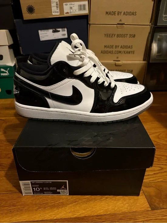 Jordan Low Top Sneakers - Black & White