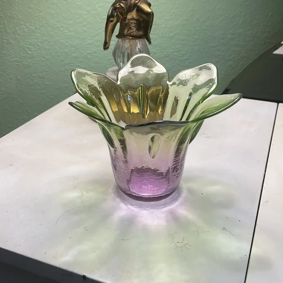 VINTAGE VASE - Mid-Century 6 Petal Green‎ & Purple Glass Handkerchief Swung Vase