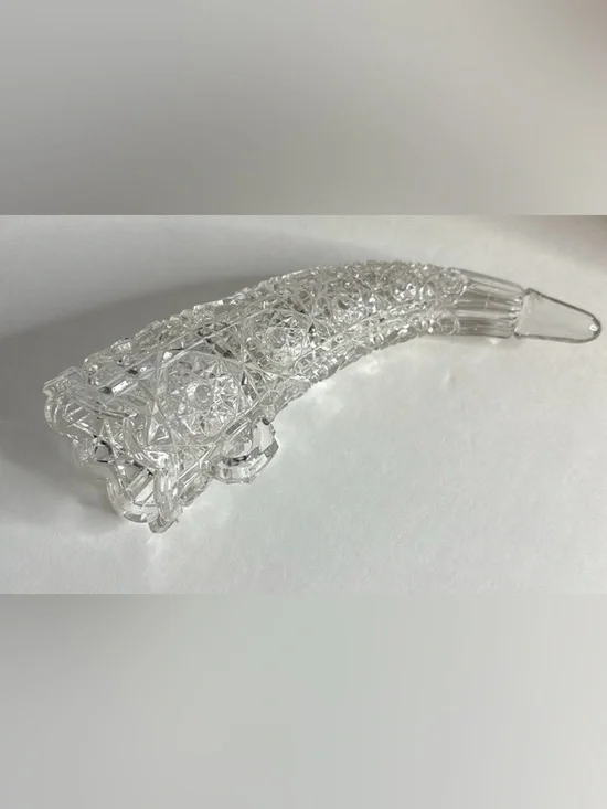 GLASS HORN FLOWER VASE (ANTIQUE)