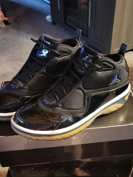 Jordan Men's Black and Blue Low-Top Sneakers