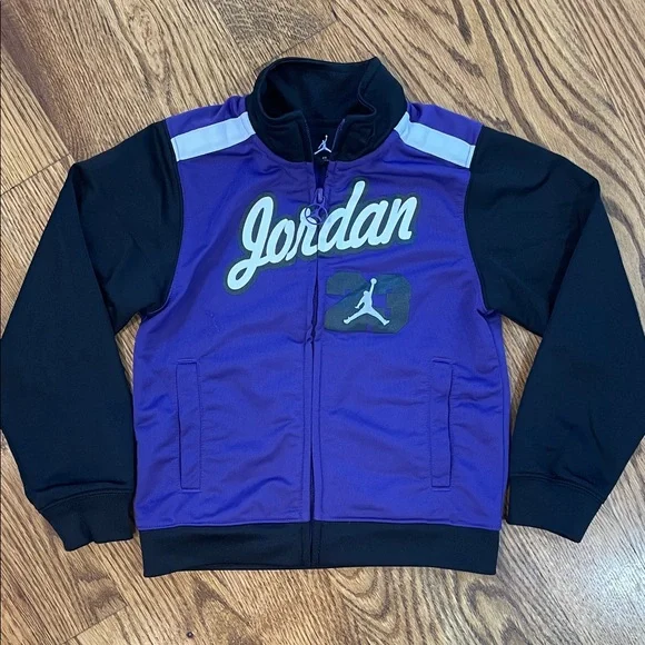 Girl’s Jordan Dri-Fit Zip Up Jacket/Coat. Size 4T. Excellent Condition.