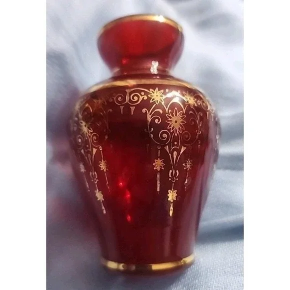 Vintage Pierino Italian Red Bud Blown Vase With 24 K Gold Intricate Design 4.5