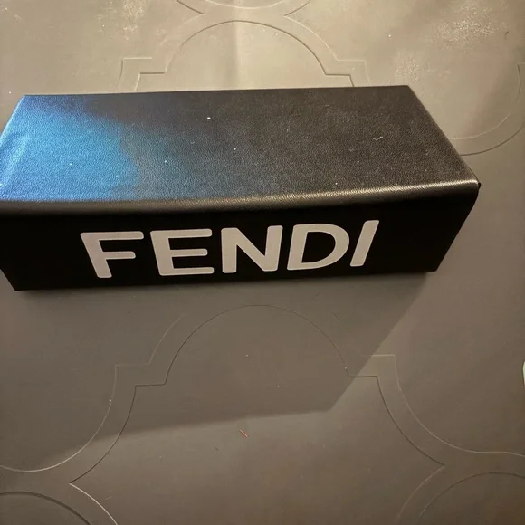 Fendi white & black sunglasses case. No glasses‎ included