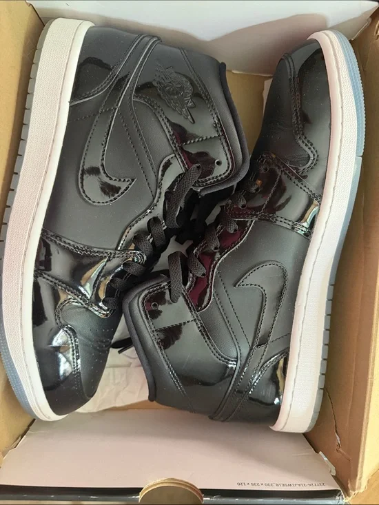 Retro Jordan 1 Space Jam