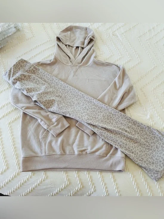 Yogalicious girls light Taupe Hoodie with Leopard Print Leggings Set size m (10)