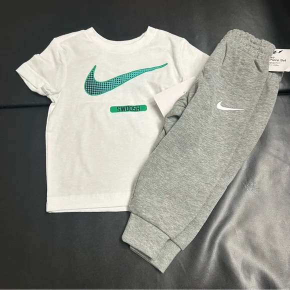 NWT Nike jogger & tee set boys size 3T