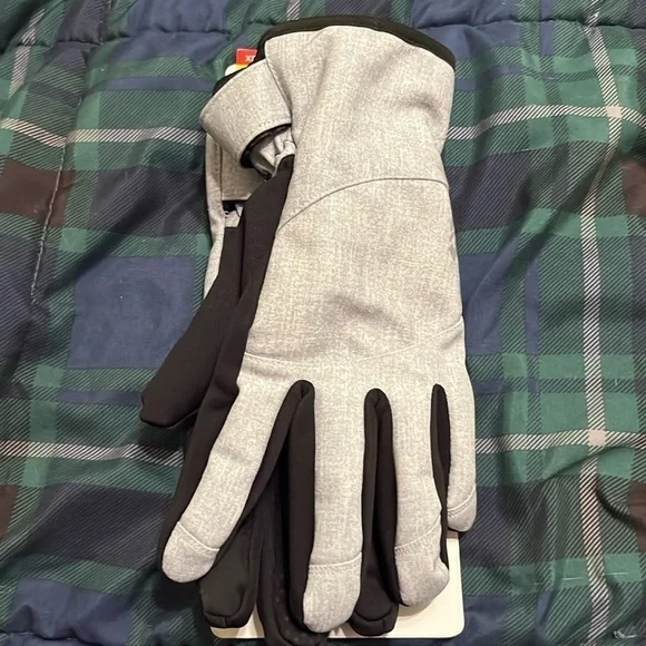 NWT woman’s Free Country softshell gloves
