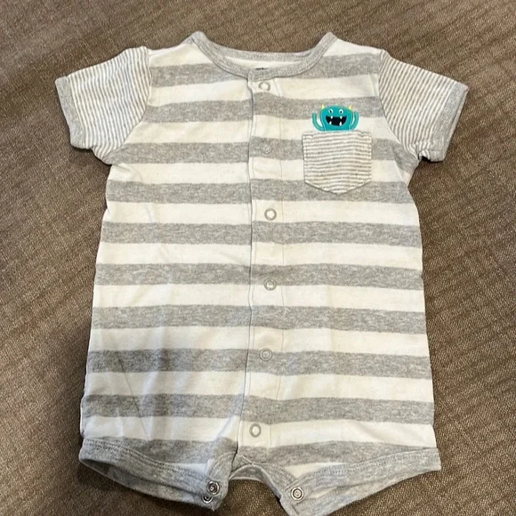 Carter’s 3-piece baby boy bundle clothing romper pants zip up hoodie jacket 6M