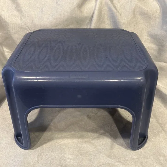 Vtg Large  Blue Rubbermaid Step Stool 4200 Heavy Duty Plastic GUC 300# Capacity