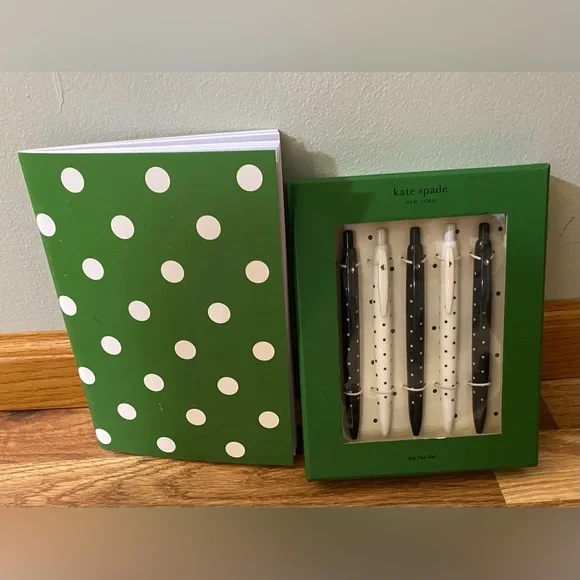 🔥 SALE🔥 Kate Spade Green and White Polka Dot Notebook with Pen Set NWT