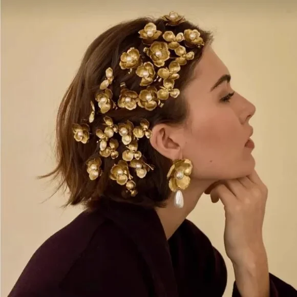 Elegant Gold Floral Hair Accessory R69