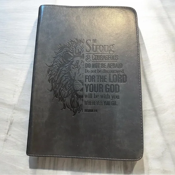 Christian Zip‎ Bible Journal Be Strong & Courageous Joshua 1:9 Lion