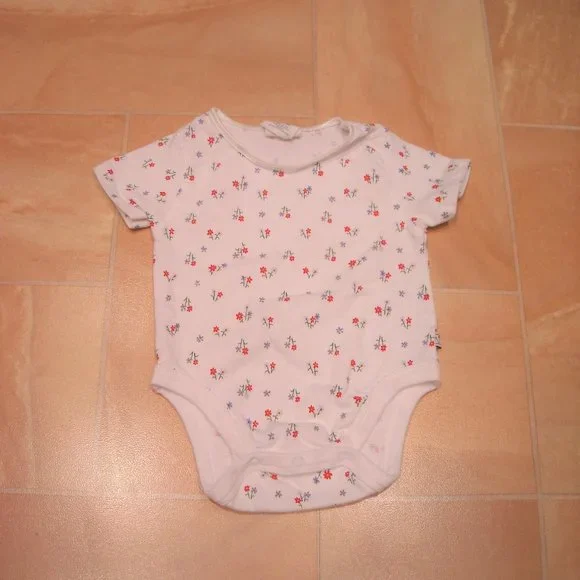 Old Navy White Baby Girls Red & Blue Mini Floral Print Onesie Bodysuit