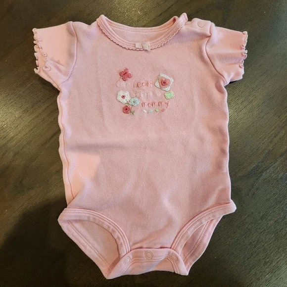 Carter's Pink onesie Size 6 mo
