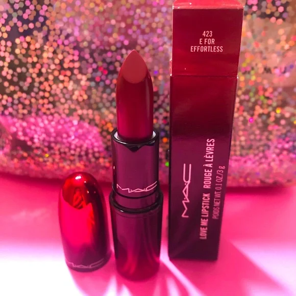 BNIB! MAC Love Me Lipstick 💄 in E For Effortless 423