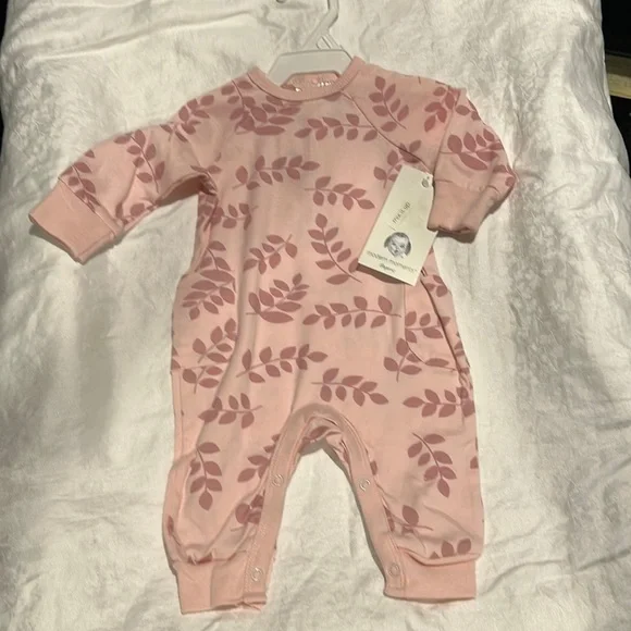 Super cute‎ 🥰 organic onesie sleeper 🌿