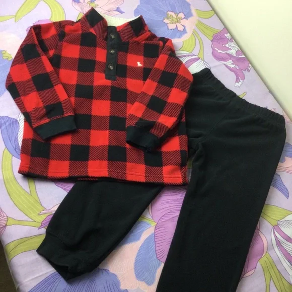 EUC Carter’s 2 Pc Set Flannel Sweatshirt & Pants