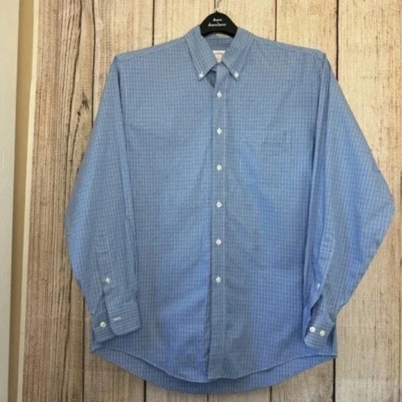 Brooks Brothers 346 Mens Button Down Shirt size Medium