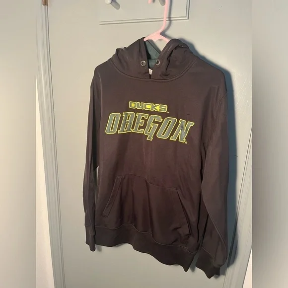 Oregon Ducks gear, men’s adult size medium hooded sweatshirt
