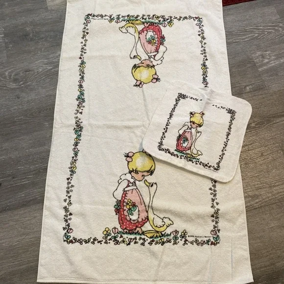 NWOT PRECIOUS MOMENTS VINTAGE 2 PIECE SET 1990 BATH TOWEL & WASH CLOTH