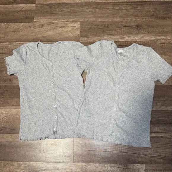 Carter's grey ribbed V-neck short-sleeve tops, Size 7‎
