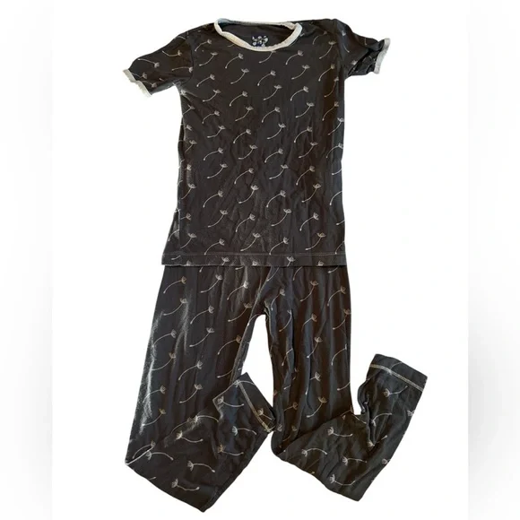 Kickee Pants Charcoal Pajama Set with Leaf Pattern