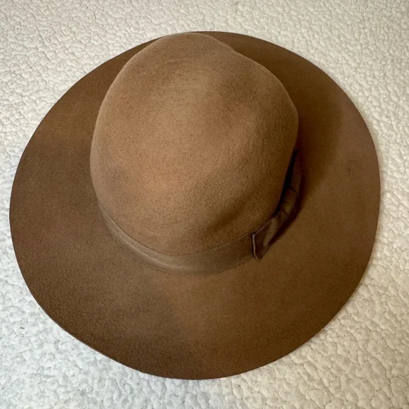 Elizabeth and James Classic Tan Hat